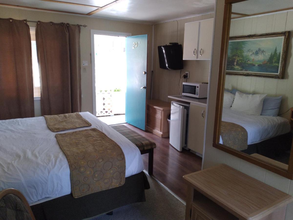 Appletree Inn Radium Hot Springs Bagian luar foto