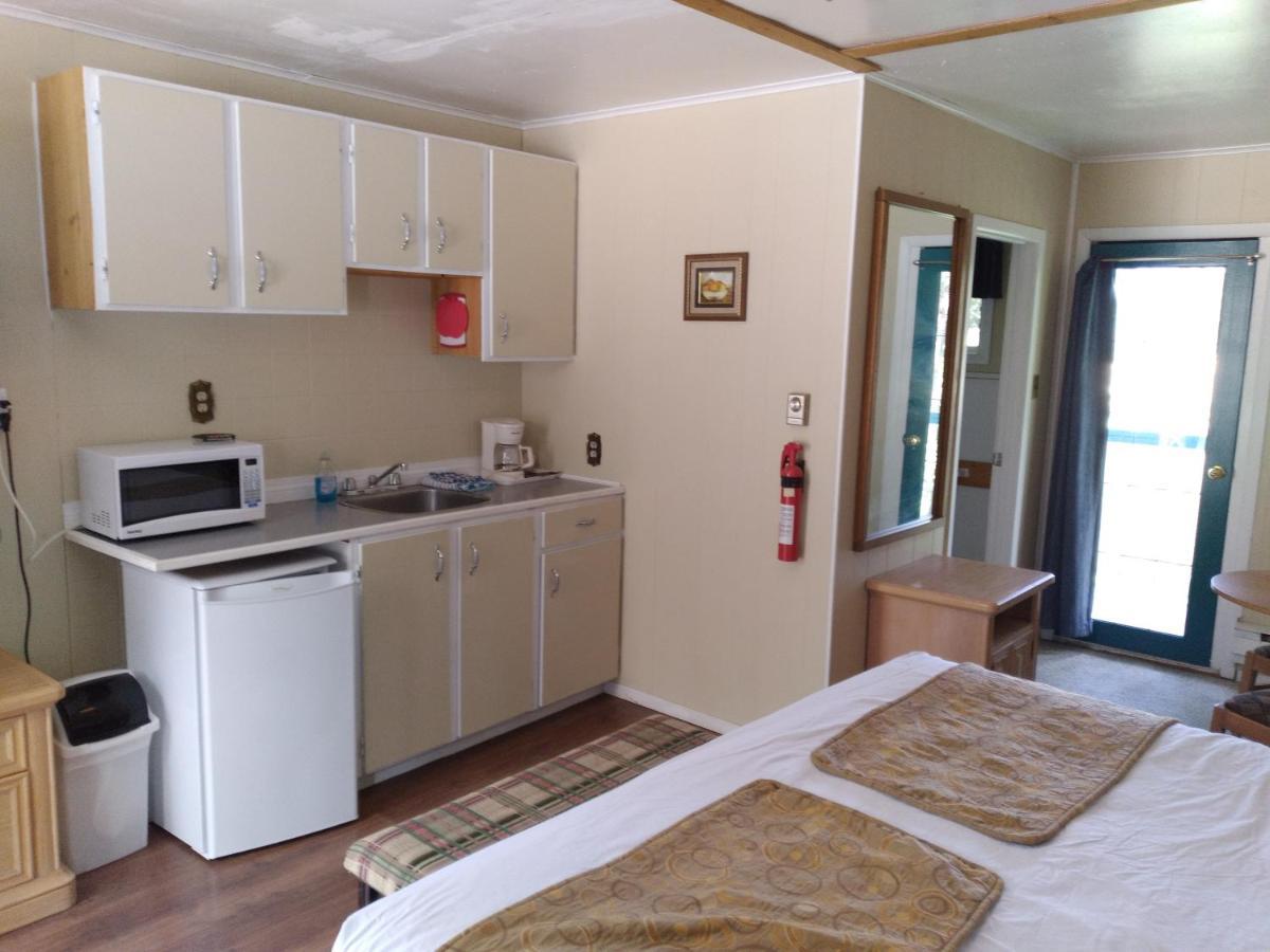 Appletree Inn Radium Hot Springs Bagian luar foto