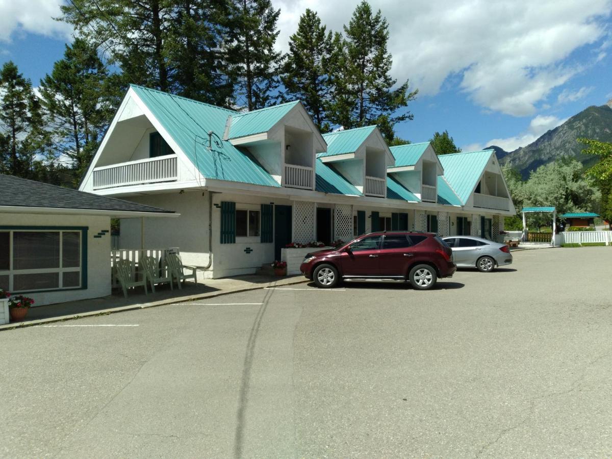 Appletree Inn Radium Hot Springs Bagian luar foto