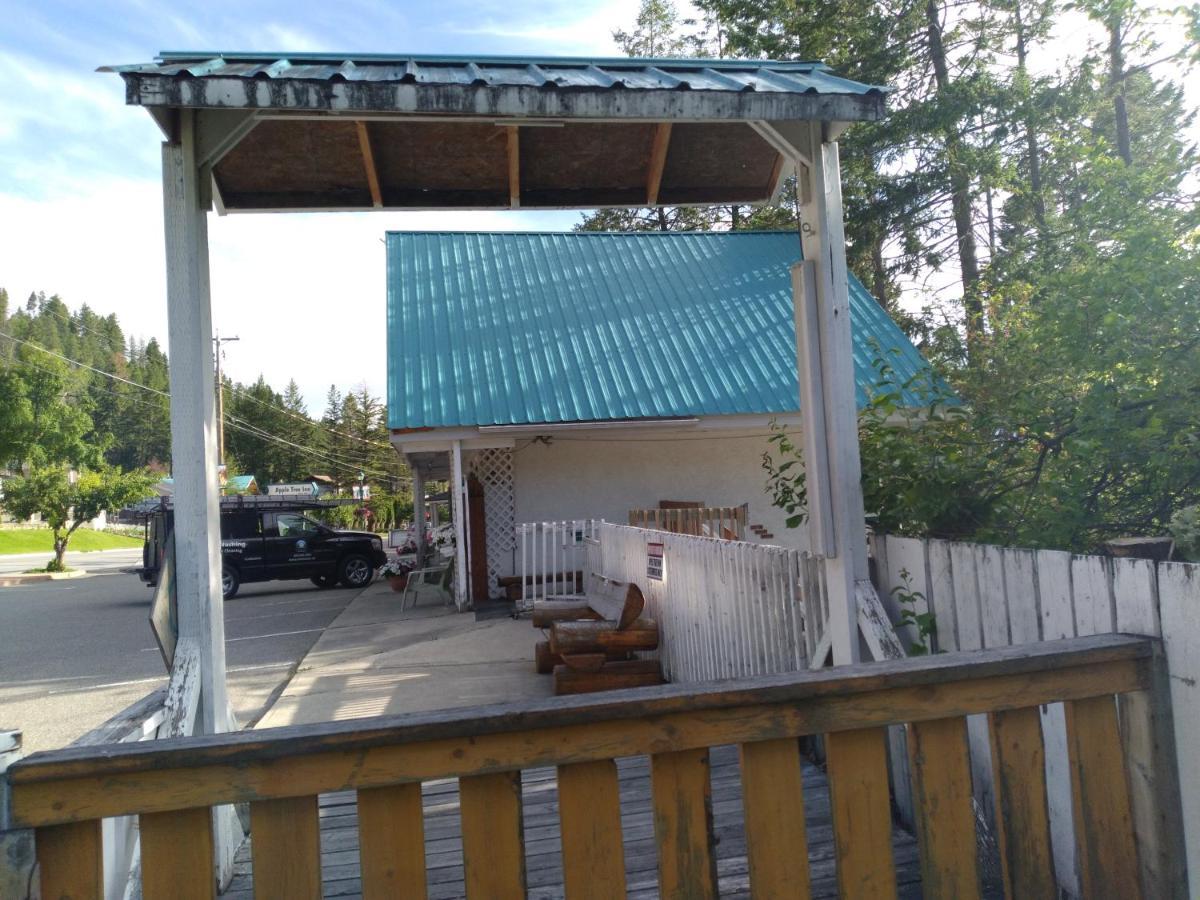 Appletree Inn Radium Hot Springs Bagian luar foto