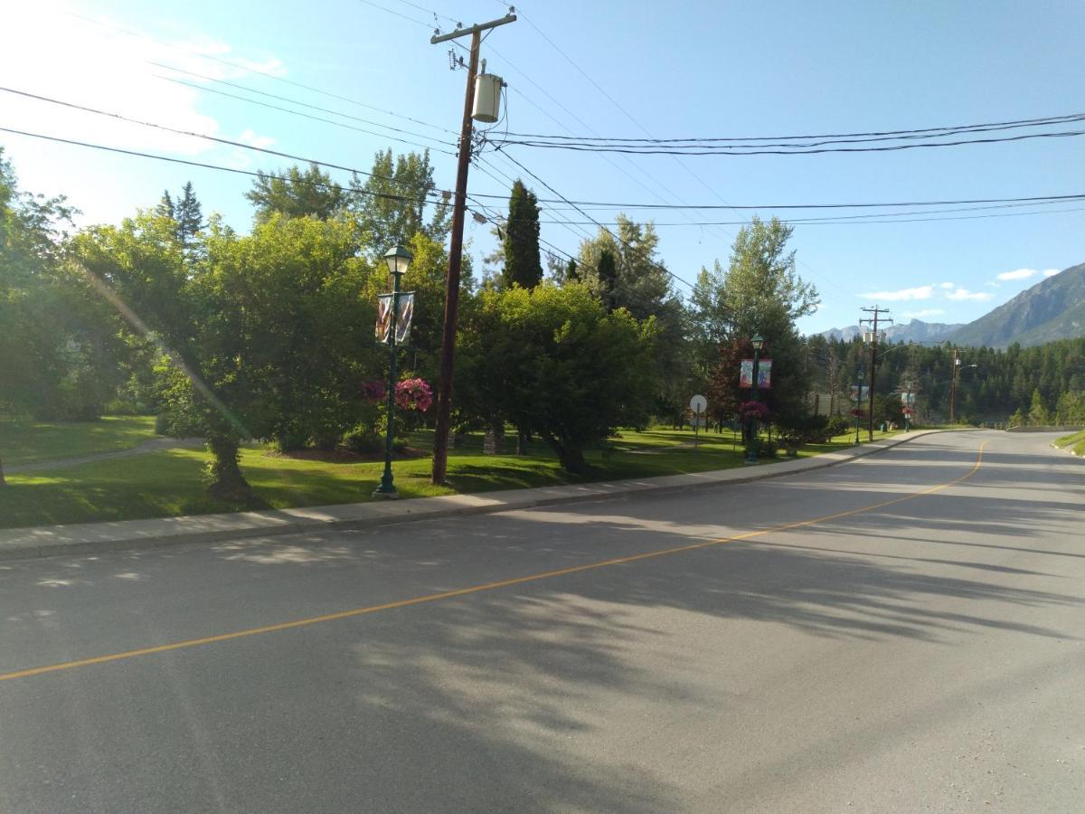 Appletree Inn Radium Hot Springs Bagian luar foto