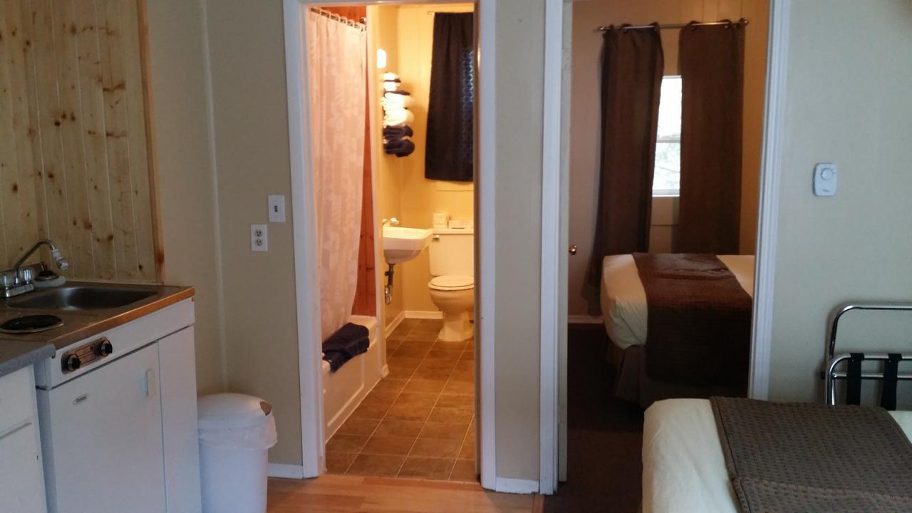Appletree Inn Radium Hot Springs Bagian luar foto