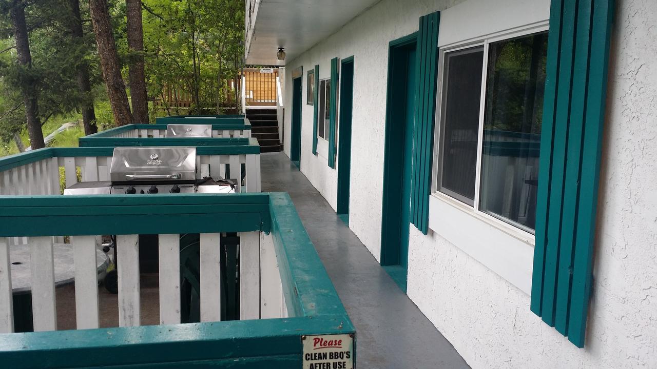 Appletree Inn Radium Hot Springs Bagian luar foto