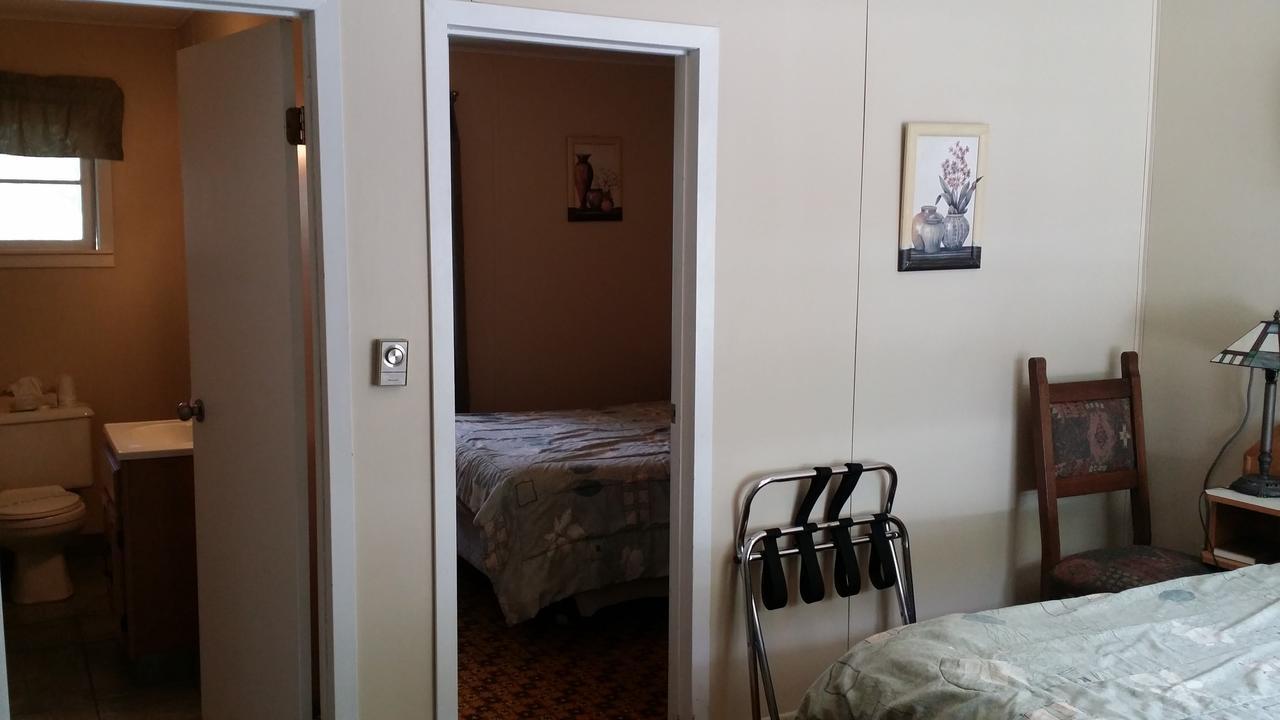 Appletree Inn Radium Hot Springs Bagian luar foto