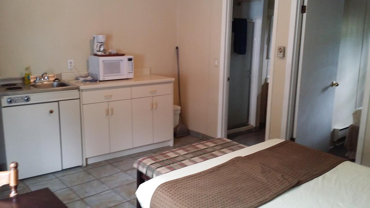 Appletree Inn Radium Hot Springs Bagian luar foto