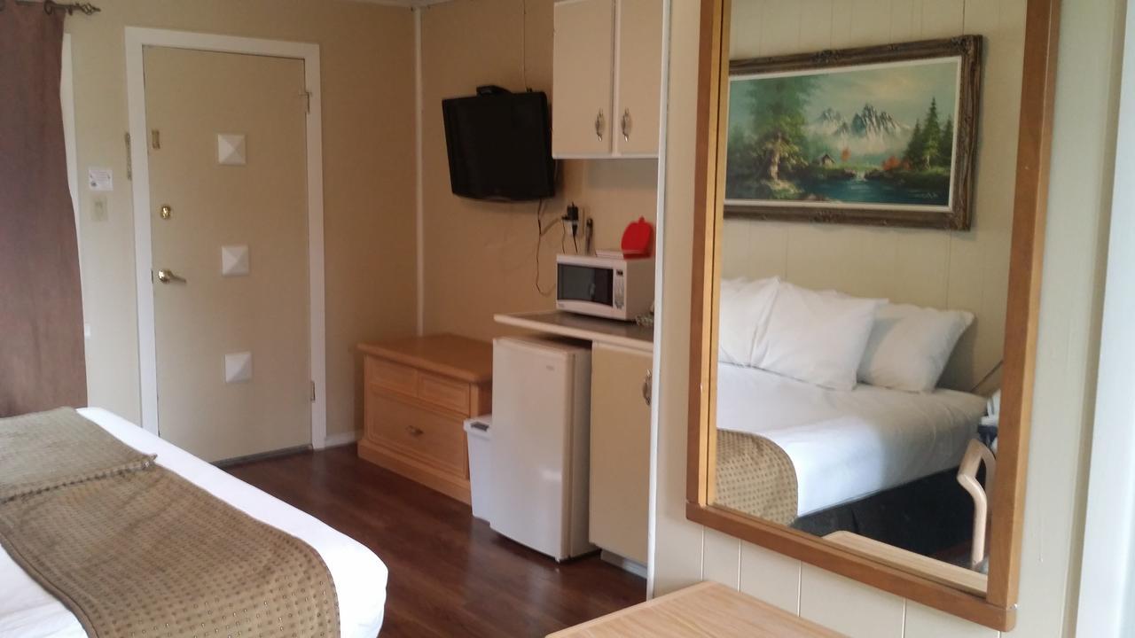 Appletree Inn Radium Hot Springs Bagian luar foto