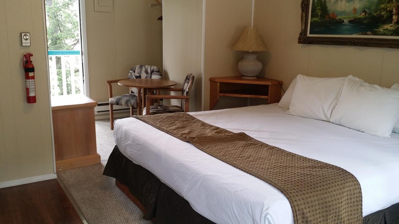 Appletree Inn Radium Hot Springs Bagian luar foto