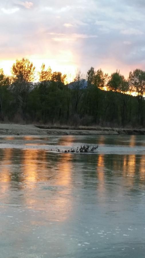 Appletree Inn Radium Hot Springs Bagian luar foto