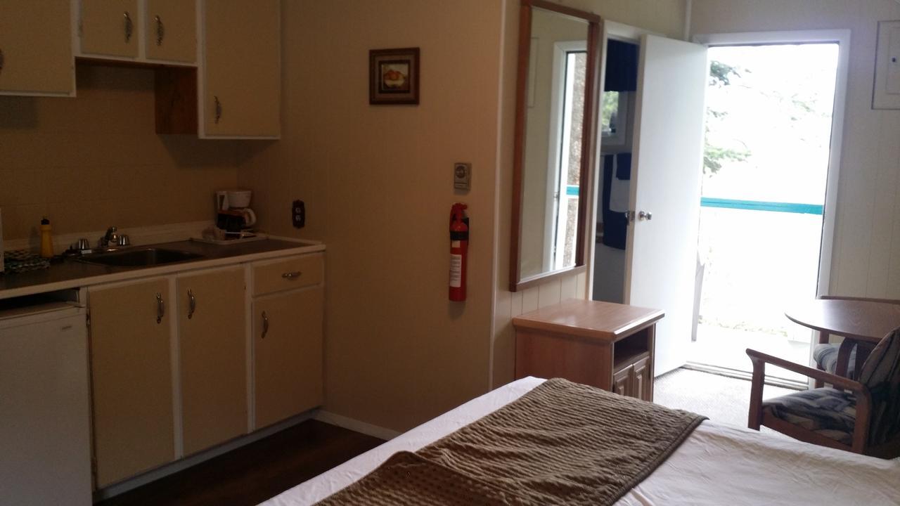 Appletree Inn Radium Hot Springs Bagian luar foto